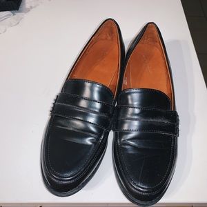 BLACK LOAFERS.